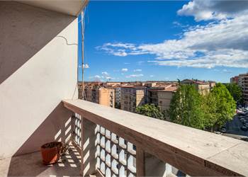 3+ bedroom apartment for Sale in Roma